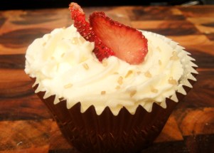 strawberry and champagne cupcake